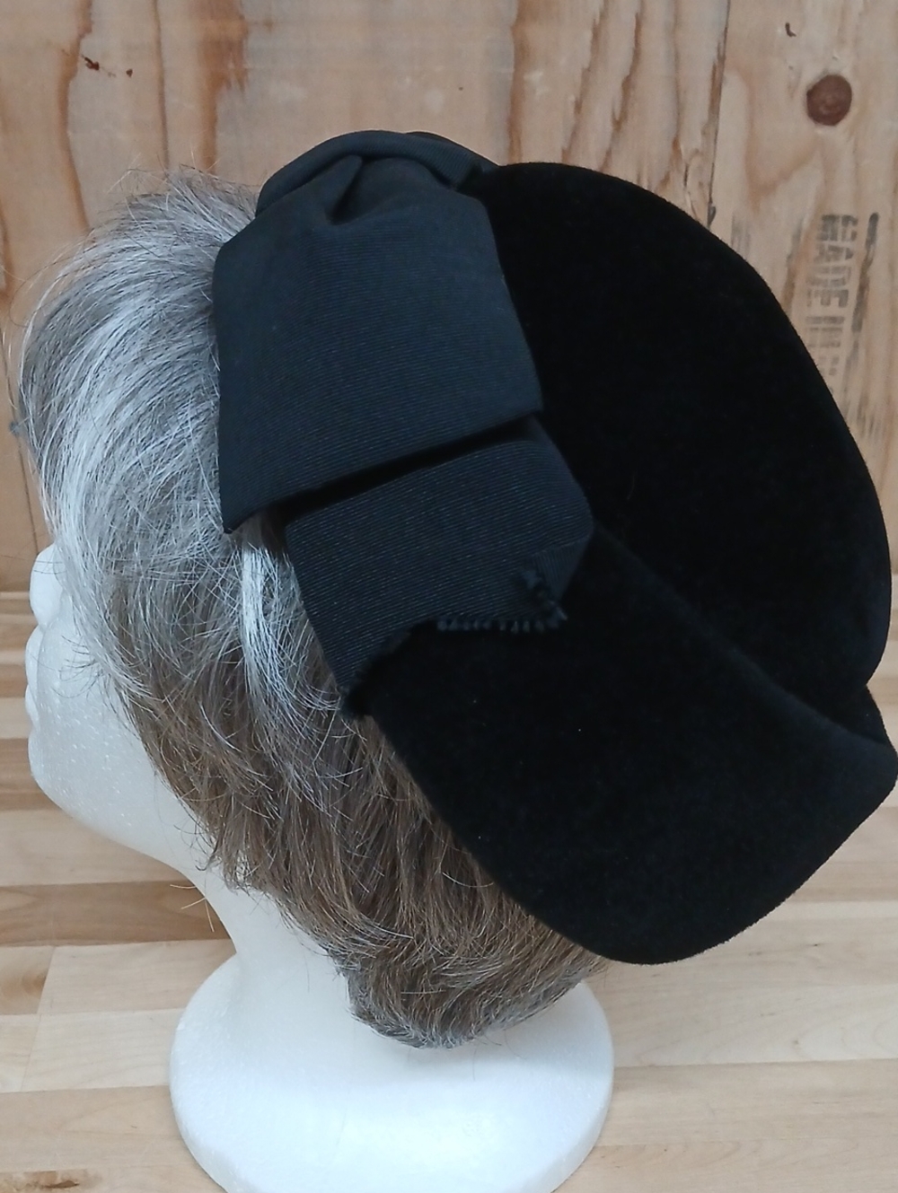 Vintage Union Made Ladies Black Hat with Bow - Picture 4 of 8